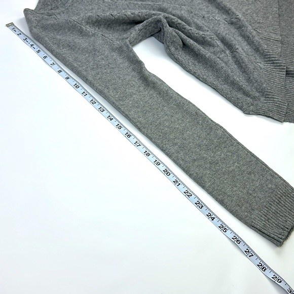 Cyrus Oversized Heather Gray Sweater. Hi-Lo Hem. Size Large. - Picture 5 of 12